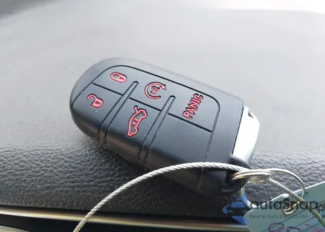 2015 Dodge Challenger Srt 392 из США, поврежденный, VIN 2C3CDZDJ1FH910676